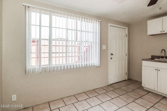 302 W Flores St Unit 3, Tucson, AZ 85705