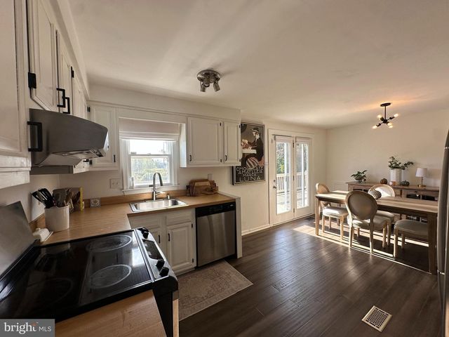 7601 RUDYARD ST, Falls Church, VA 22043