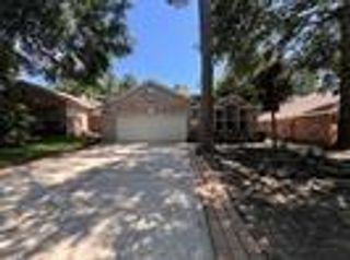 143 E Foxbriar Forest Circle, The Woodlands, TX 77382