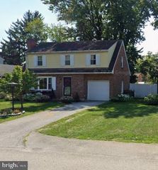 1960 BANNISTER ST, York, PA 17404