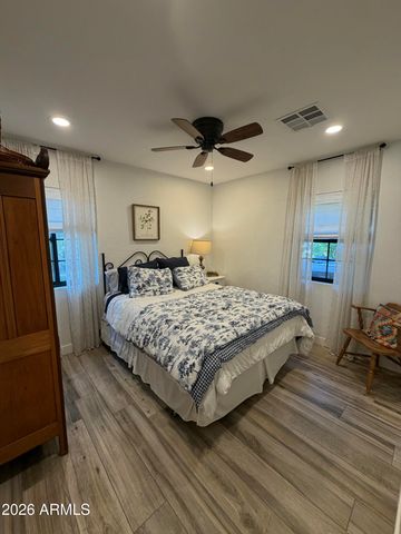 3501 E PICCADILLY Road, Phoenix, AZ 85018