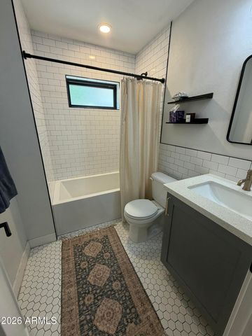 3501 E PICCADILLY Road, Phoenix, AZ 85018
