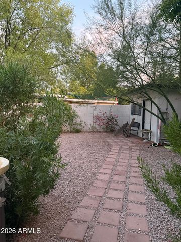 3501 E PICCADILLY Road, Phoenix, AZ 85018