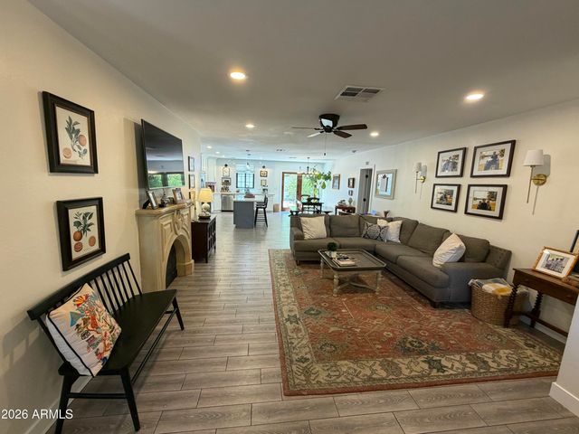3501 E PICCADILLY Road, Phoenix, AZ 85018