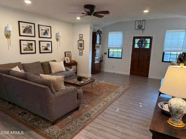 3501 E PICCADILLY Road, Phoenix, AZ 85018