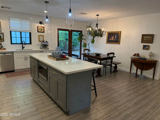 3501 E PICCADILLY Road, Phoenix, AZ 85018