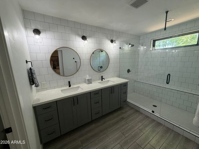 3501 E PICCADILLY Road, Phoenix, AZ 85018