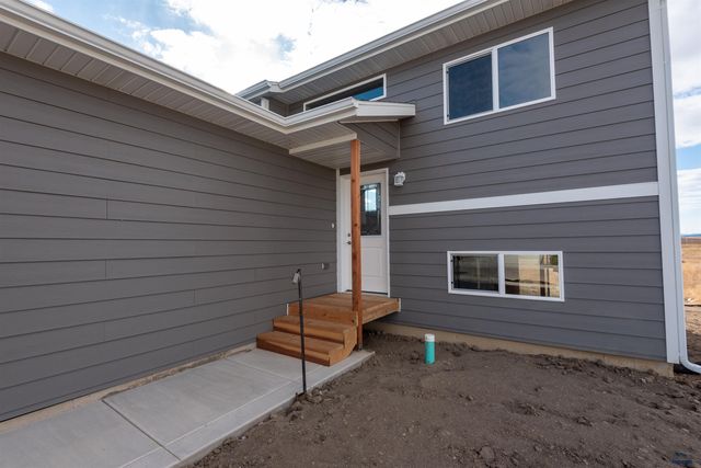 542 DENALI DR, Box Elder, SD 57719