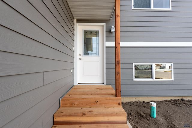 542 DENALI DR, Box Elder, SD 57719