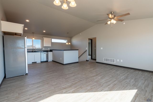 542 DENALI DR, Box Elder, SD 57719