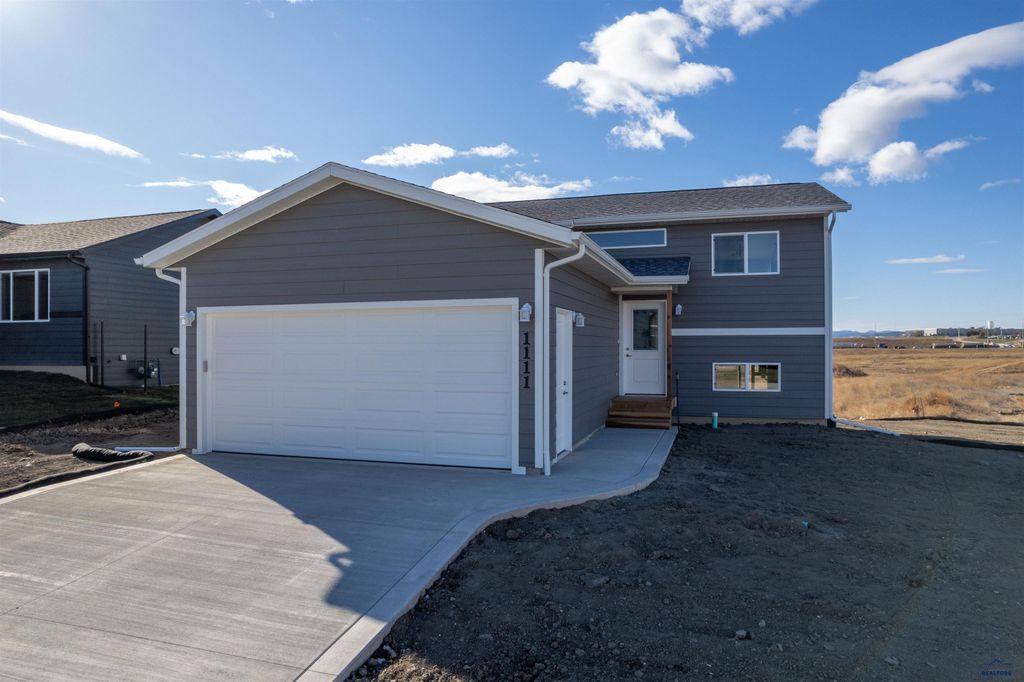 542 DENALI DR, Box Elder, SD 57719
