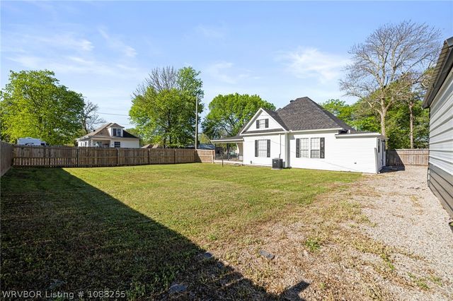 304 Choctaw Street, Hackett, AR 72937