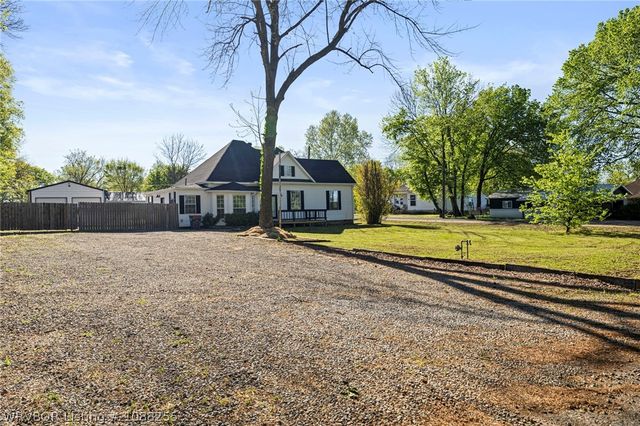 304 Choctaw Street, Hackett, AR 72937