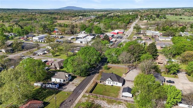 304 Choctaw Street, Hackett, AR 72937