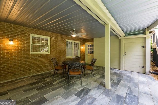 7390 Stoneykirk Close, Atlanta, GA 30350