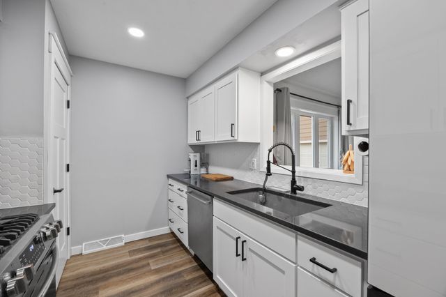 108 12th Avenue SW, Altoona, IA 50009