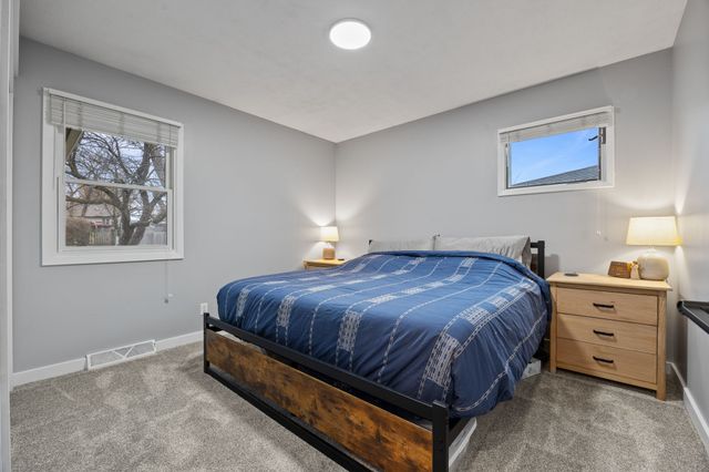 108 12th Avenue SW, Altoona, IA 50009