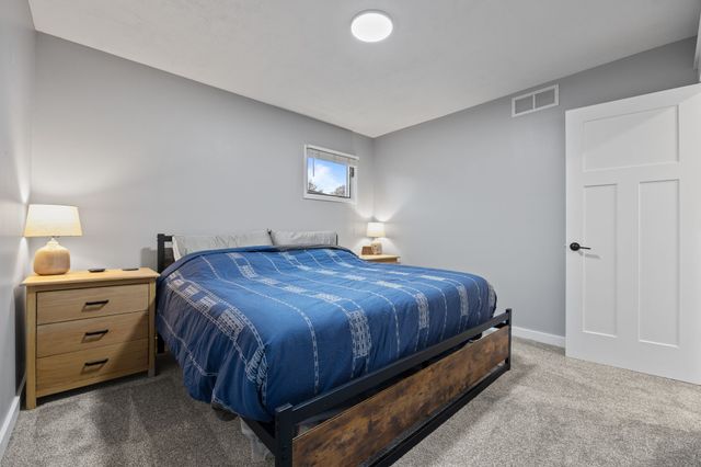 108 12th Avenue SW, Altoona, IA 50009