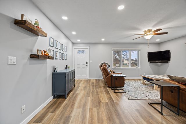 108 12th Avenue SW, Altoona, IA 50009