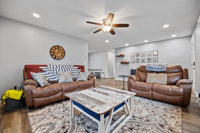 108 12th Avenue SW, Altoona, IA 50009