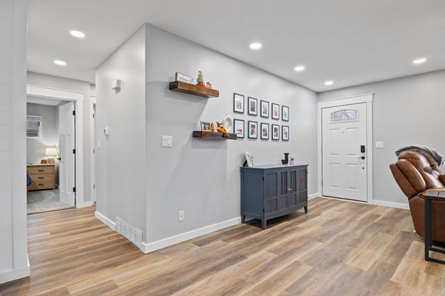 108 12th Avenue SW, Altoona, IA 50009