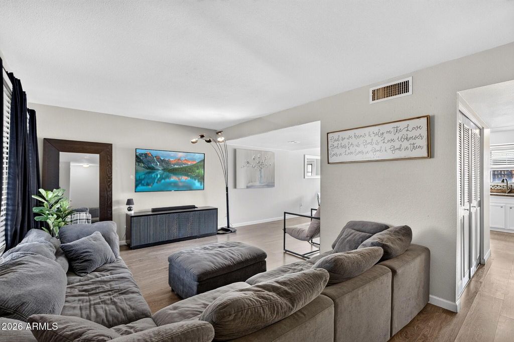 6558 S GRANADA Drive, Tempe, AZ 85283 — photo 4