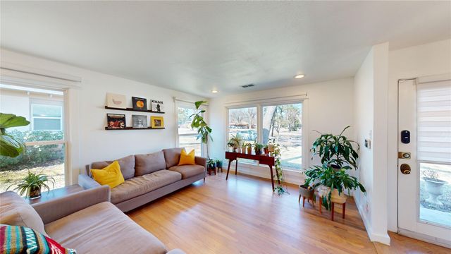 900 Treasure Road, Garland, TX 75041