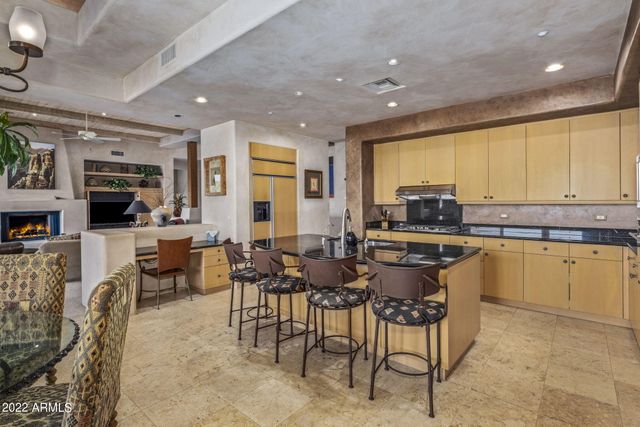 9792 E FORGOTTEN HILLS Drive, Scottsdale, AZ 85262