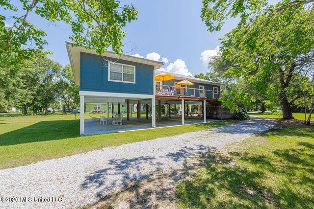 811 View Street, Waveland, MS 39576