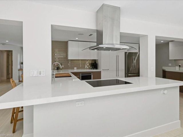 1390 Mandarin RD, Naples, FL 34102