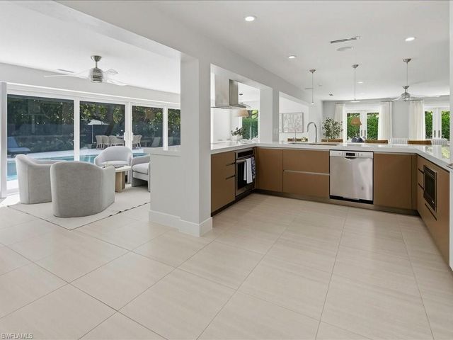 1390 Mandarin RD, Naples, FL 34102