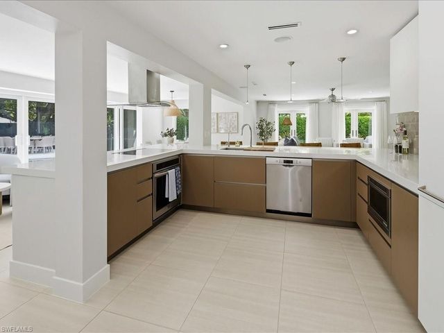 1390 Mandarin RD, Naples, FL 34102