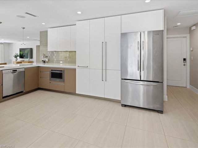1390 Mandarin RD, Naples, FL 34102