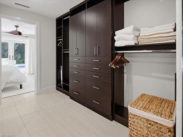 1390 Mandarin RD, Naples, FL 34102