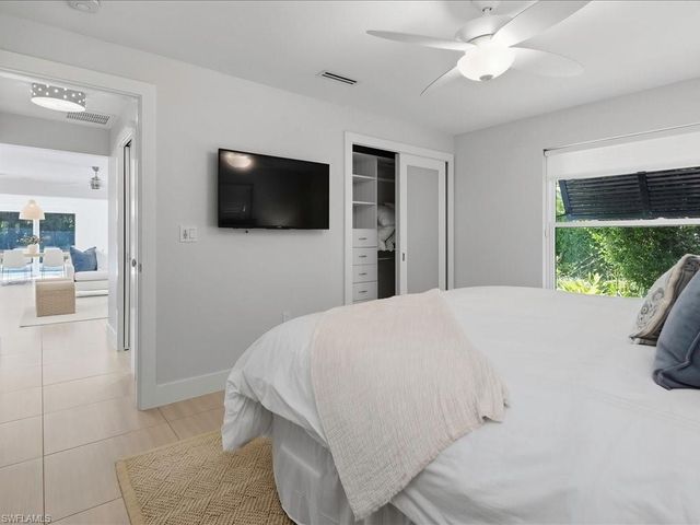 1390 Mandarin RD, Naples, FL 34102