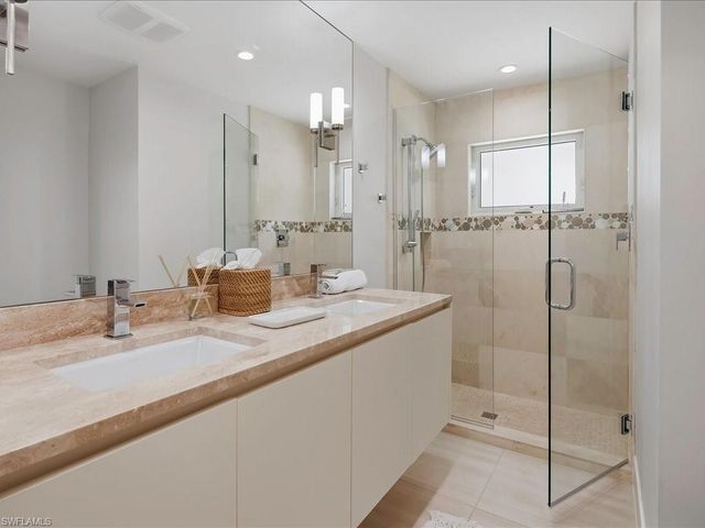 1390 Mandarin RD, Naples, FL 34102