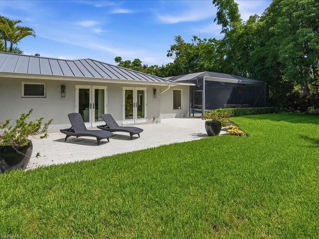 1390 Mandarin RD, Naples, FL 34102