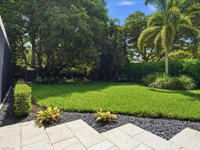1390 Mandarin RD, Naples, FL 34102