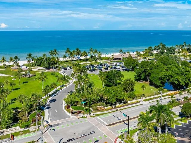 1390 Mandarin RD, Naples, FL 34102