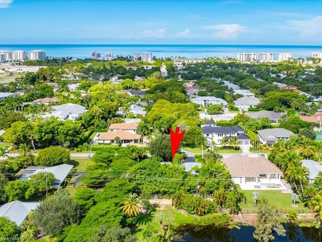 1390 Mandarin RD, Naples, FL 34102