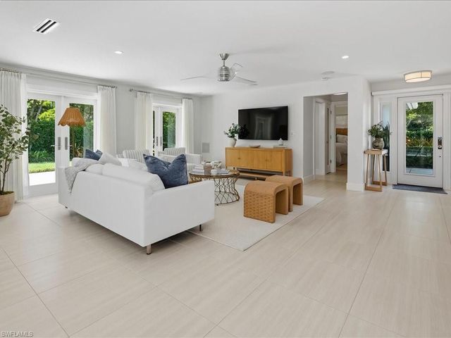 1390 Mandarin RD, Naples, FL 34102