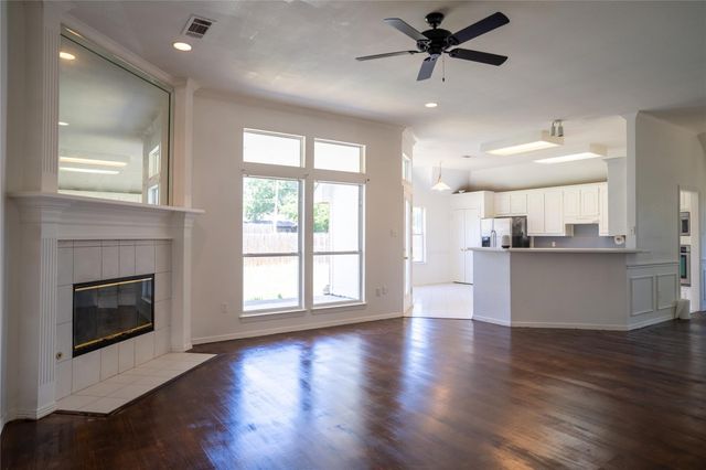 492 Shade Tree Circle, Hurst, TX 76054