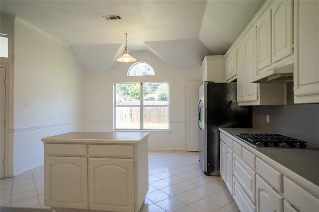 492 Shade Tree Circle, Hurst, TX 76054