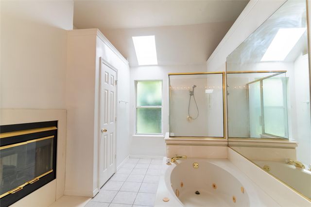 492 Shade Tree Circle, Hurst, TX 76054