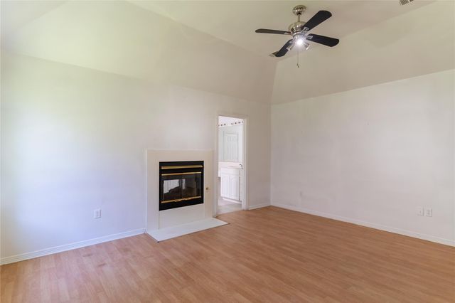 492 Shade Tree Circle, Hurst, TX 76054