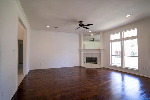 492 Shade Tree Circle, Hurst, TX 76054