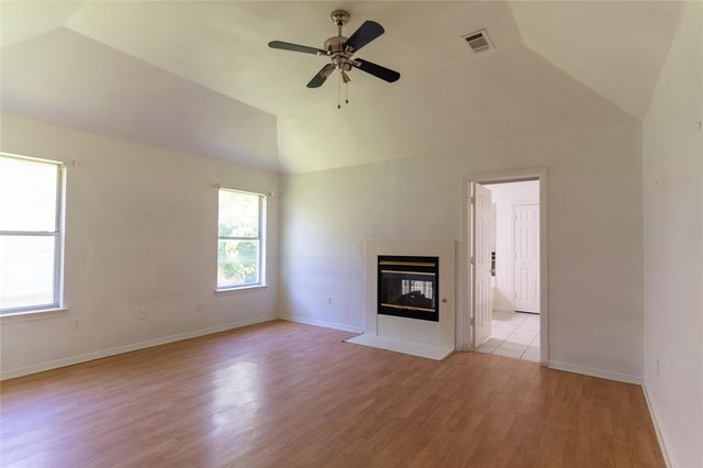 492 Shade Tree Circle, Hurst, TX 76054