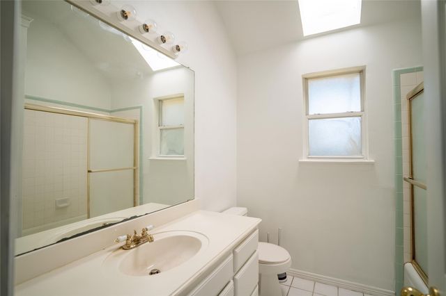 492 Shade Tree Circle, Hurst, TX 76054