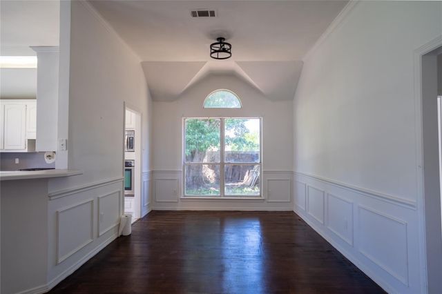 492 Shade Tree Circle, Hurst, TX 76054