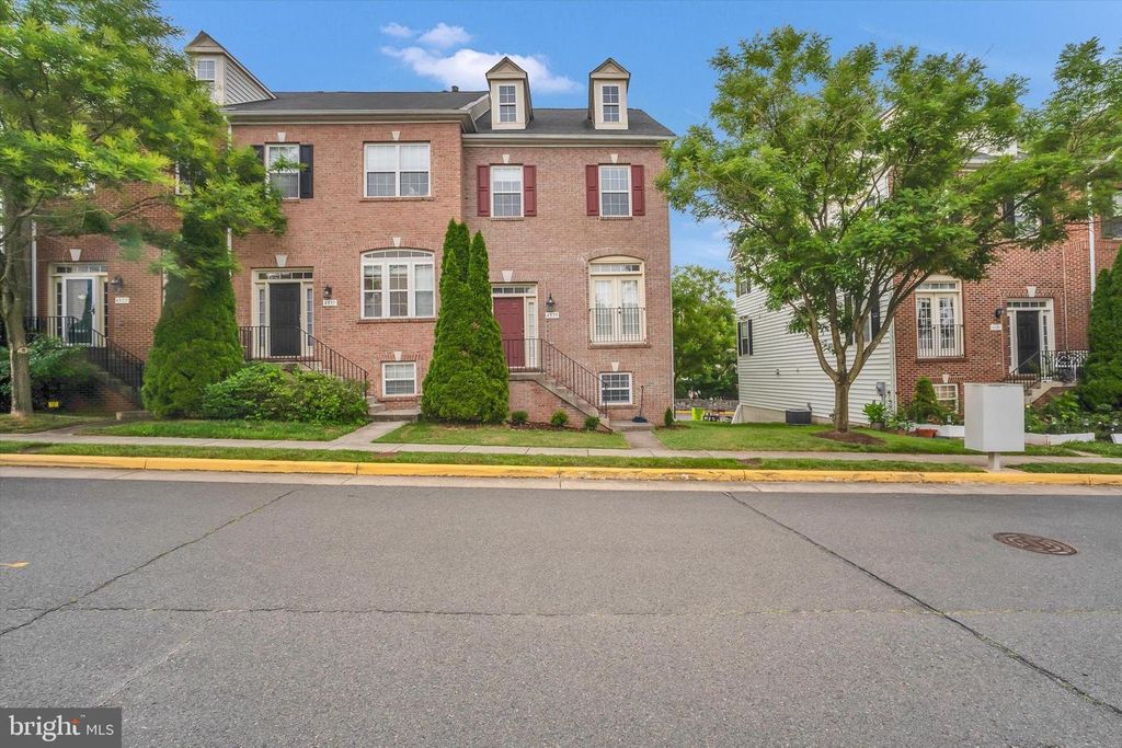4579 DERRING LN, Fairfax, VA 22030